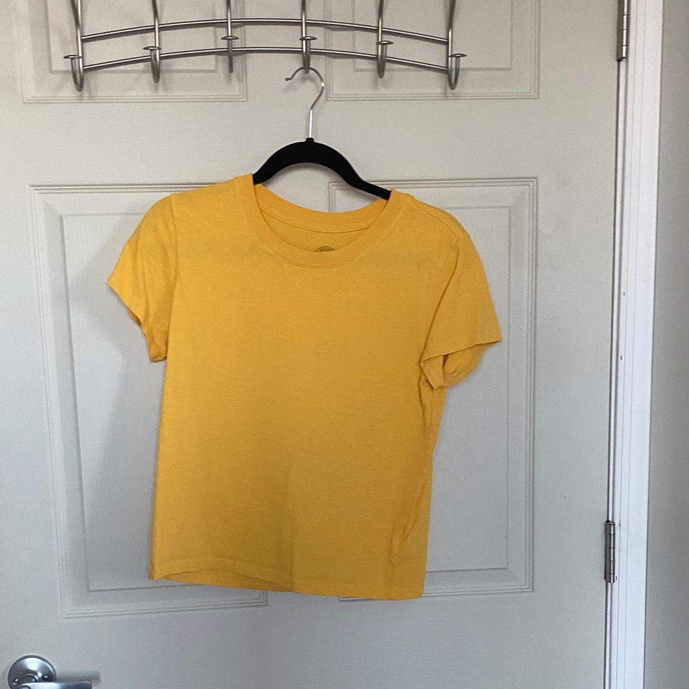 Urban Outfitters Gold Yellow Crew Neck Tee Medium